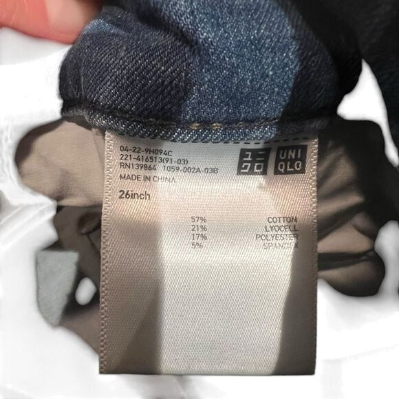 Uniqlo jeans light wash skinny jeans. Size 26 - Picture 4 of 8